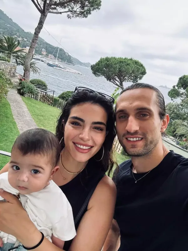 Melisa oğlu və həyat yoldaşı ilə