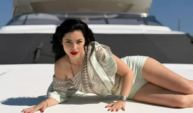 Mervedən bikinidə fotolar