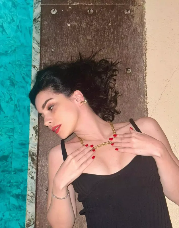 Mervedən bikinidə fotolar