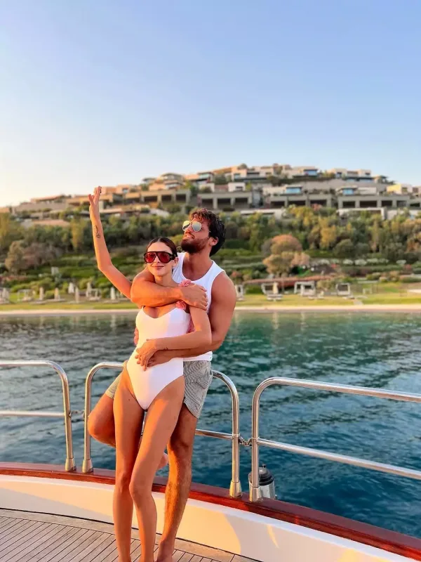 Can Yaman sevgilisi ilə Türkiyədə