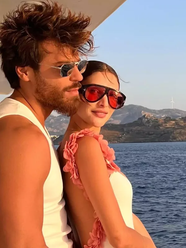 Can Yaman sevgilisi ilə Türkiyədə