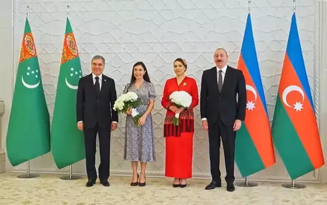 Liderlər və övladları şəkil çəkdirdilər - Video