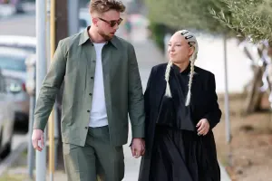 Sia boşanmadan yeni sevgilisi ilə görüntüləndi