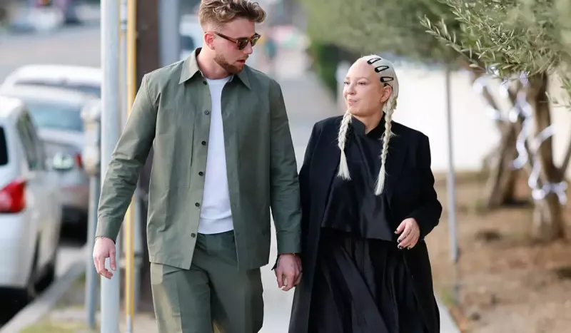 Sia boşanmadan yeni sevgilisi ilə görüntüləndi