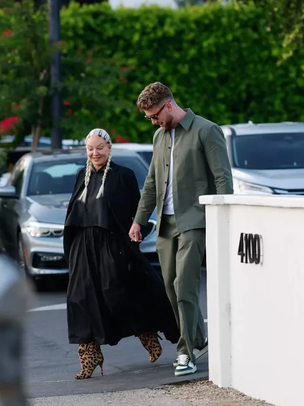 Sia boşanmadan yeni sevgilisi ilə görüntüləndi