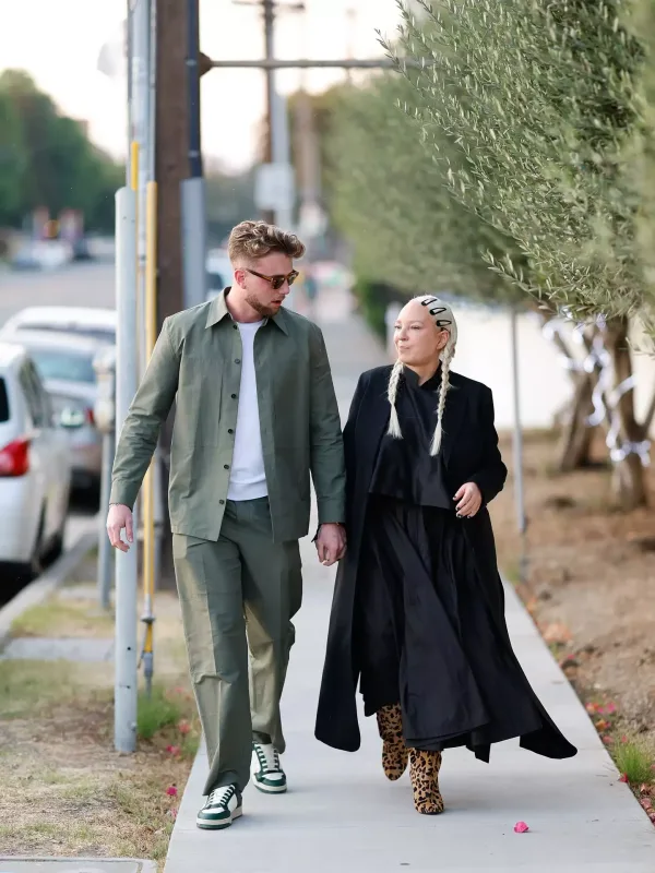 Sia boşanmadan yeni sevgilisi ilə görüntüləndi