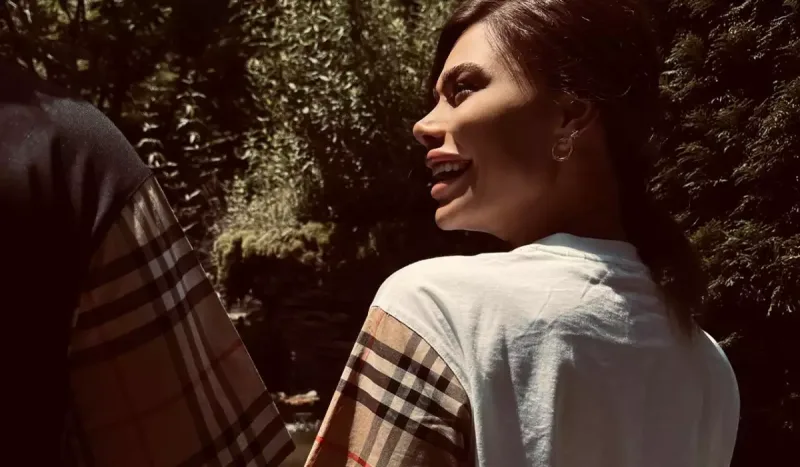 Aysunun yeni sevgilisi var?