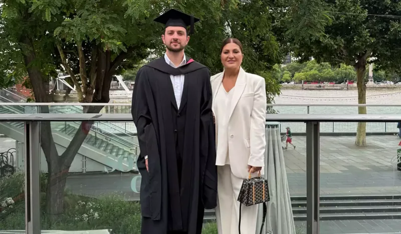 Sibel Canın oğlu məzun oldu