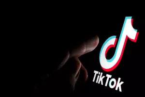 TikTok-da təhqir yazan 26 yaşlı qız cərimələndi