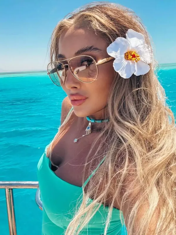 Günaydan yaxtada fotosessiya