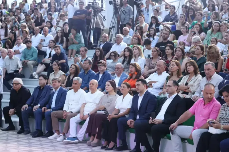 Yüksəkvəzifəli şəxslər festivalda - Fotolar
