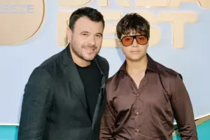 Emin firuzəyi xalıda oğlu ilə