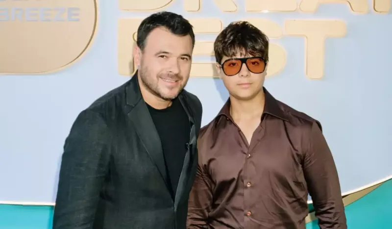 Emin firuzəyi xalıda oğlu ilə