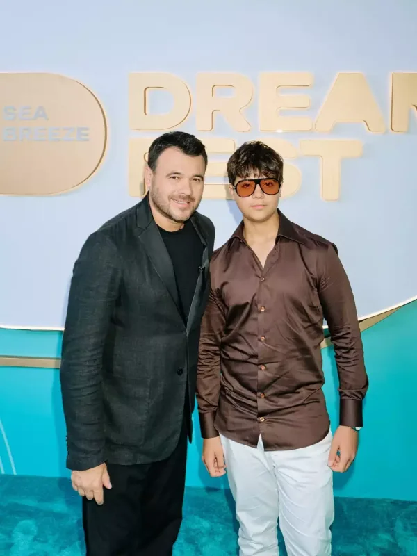 Emin firuzəyi xalıda oğlu ilə