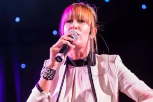 İnqrid Azərbaycanca oxudu