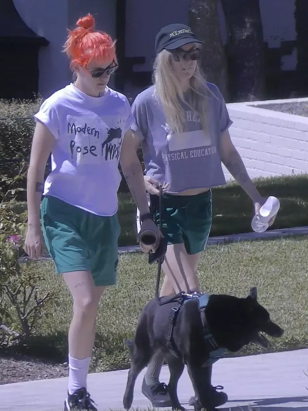 Tanınmış aktrisa xanımı ilə