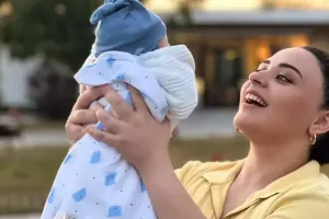 Almaxanım yeni doğulan oğlu ilə