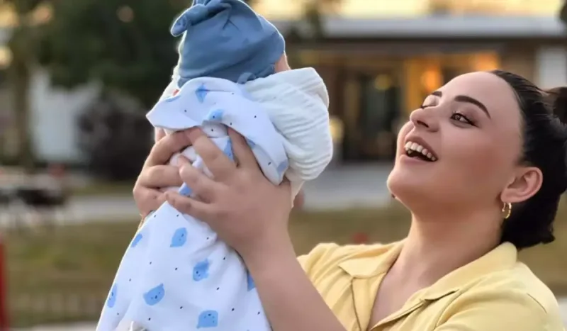 Almaxanım yeni doğulan oğlu ilə