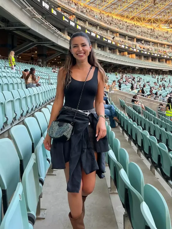 Konsertə kim, nə geyindi?