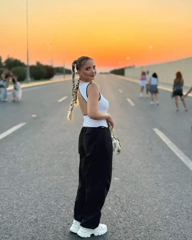 Konsertə kim, nə geyindi?