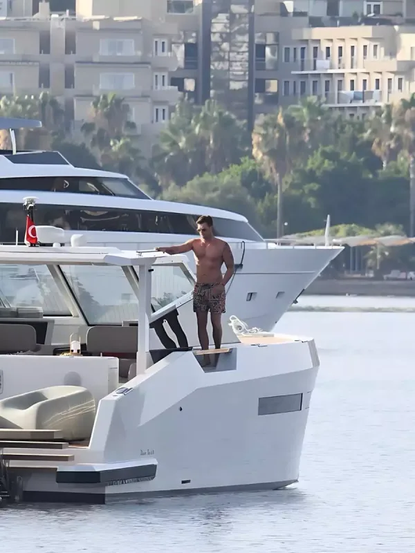 Kıvanç 70 milyonluq yaxtasında