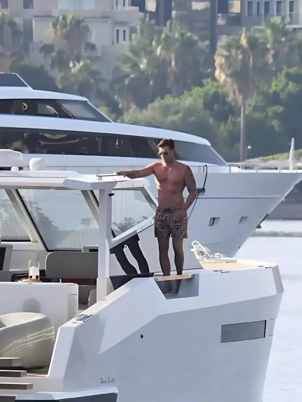 Kıvanç 70 milyonluq yaxtasında