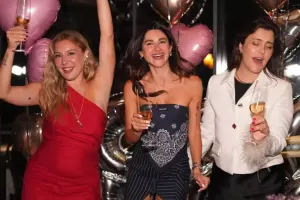 Nəsrinin 43 yaş partisi