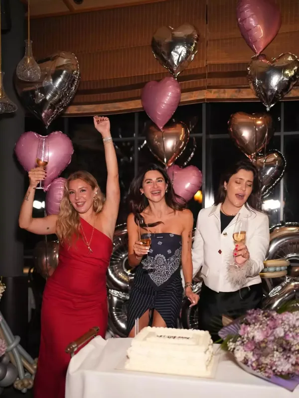 Nəsrinin 43 yaş partisi