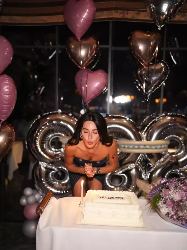 Nəsrinin 43 yaş partisi