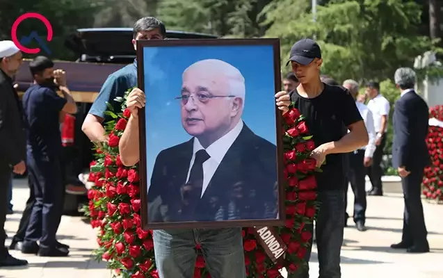 Elçin Əfəndiyev atasının yanında dəfn olundu - Fotolar