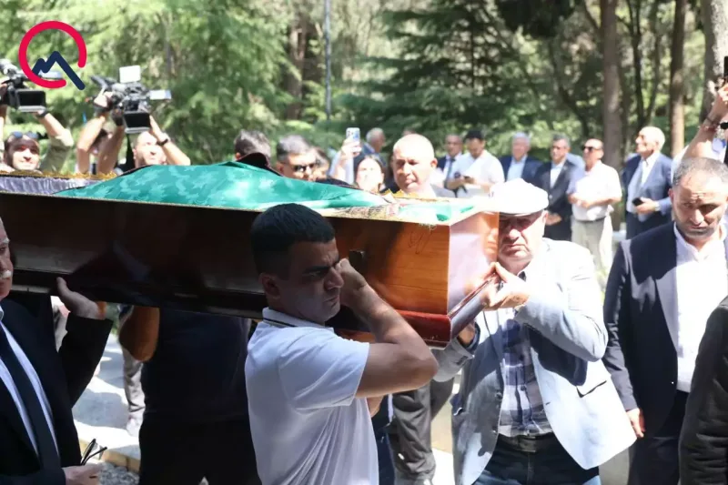 Elçin Əfəndiyev atasının yanında dəfn olundu - Fotolar