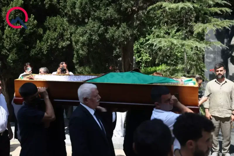 Elçin Əfəndiyev atasının yanında dəfn olundu - Fotolar