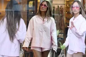 İstanbulda Cenniferi mağazaya qoymadılar