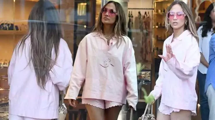 İstanbulda Cenniferi mağazaya qoymadılar