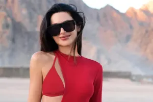 Nəsrinin qırmızı tərzi