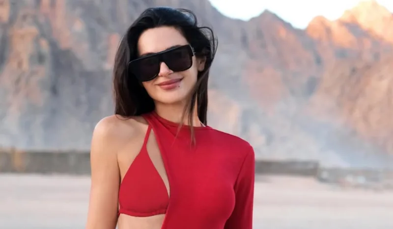 Nəsrinin qırmızı tərzi