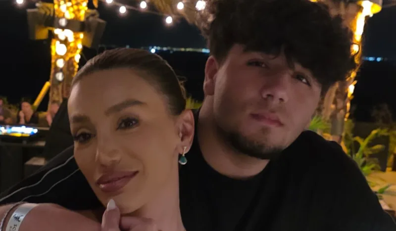 Röya Ayxan oğlu ilə tətildə