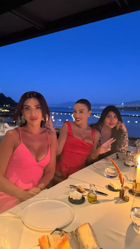 Röya Ayxan oğlu ilə tətildə