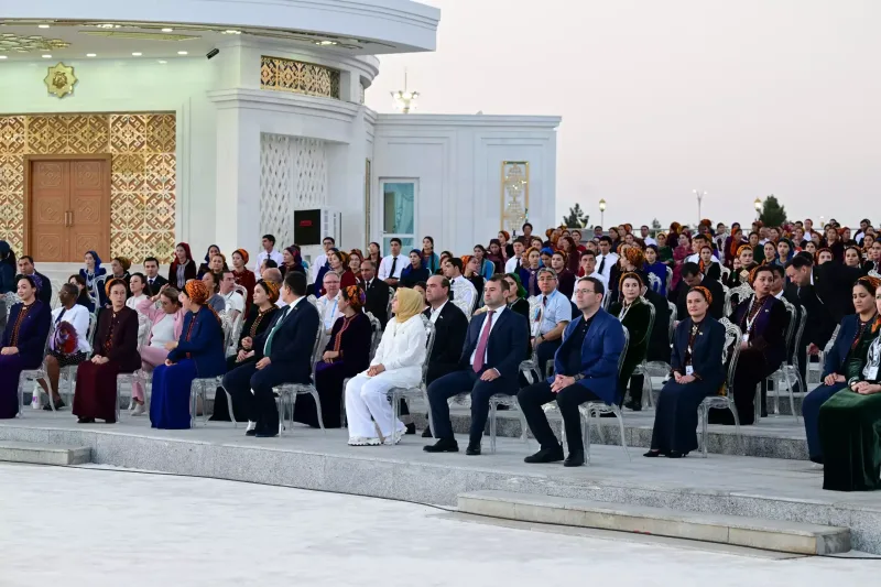 Türkmənistandakı konsertləri maraqla qarşılandı