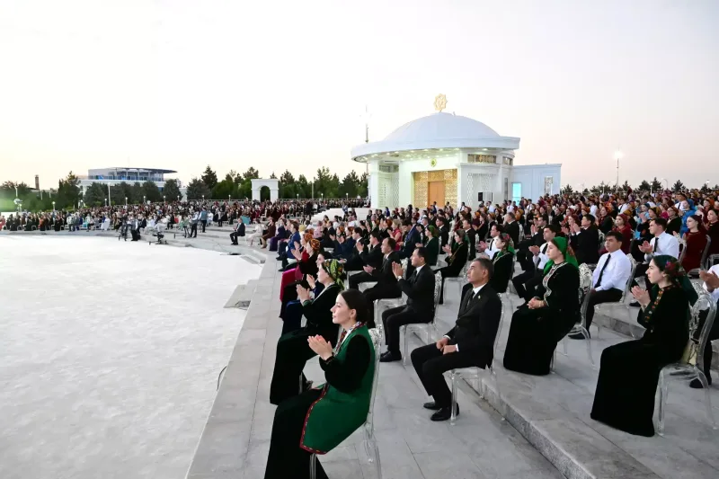 Türkmənistandakı konsertləri maraqla qarşılandı