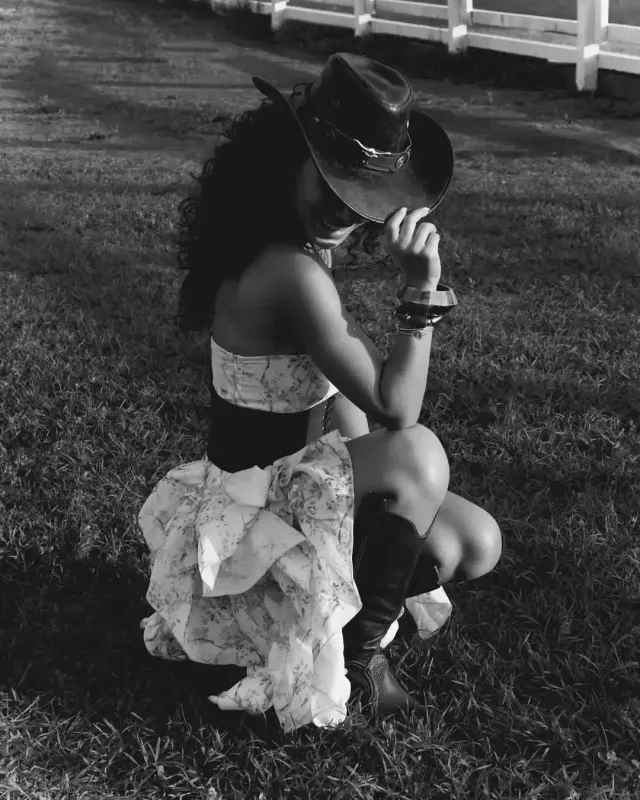 Mehindən kovboy tərzində fotosessiya