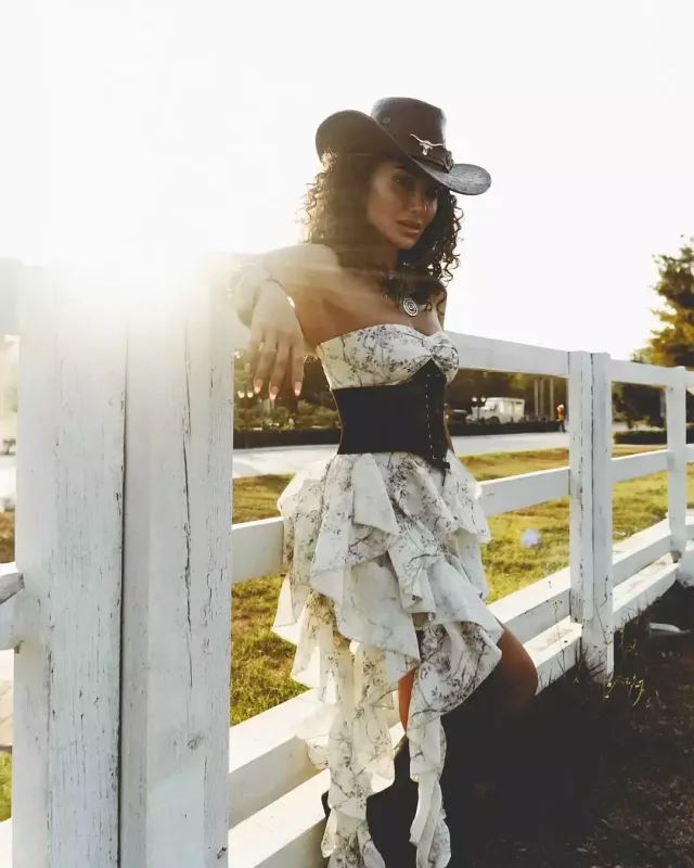 Mehindən kovboy tərzində fotosessiya