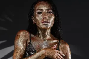 Dilarədən parıltılı fotolar