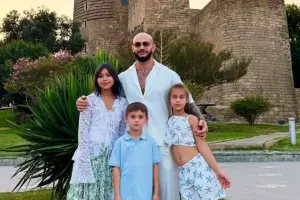 Rus məşhur ailəsi ilə Bakıya gəldi