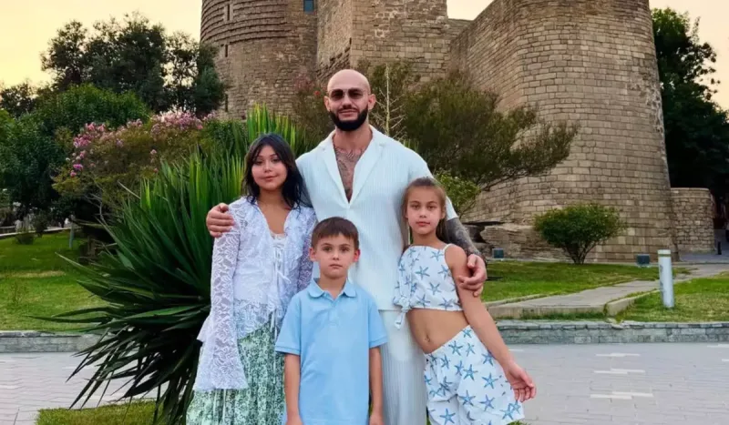 Rus məşhur ailəsi ilə Bakıya gəldi