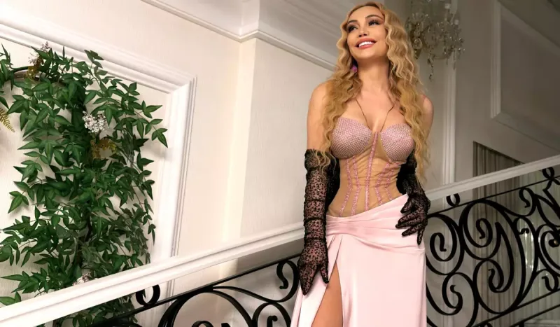 Nuradan yarıqlı geyim…