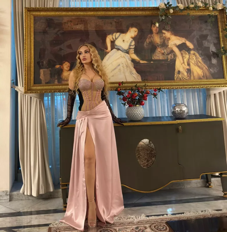 Nuradan yarıqlı geyim…