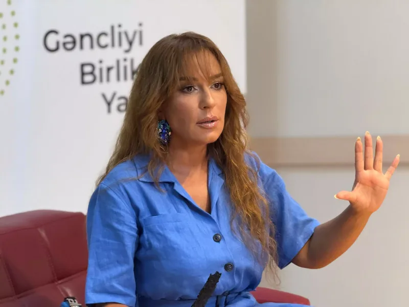 Tünzalə Ağayeva gənclərlə görüşdü