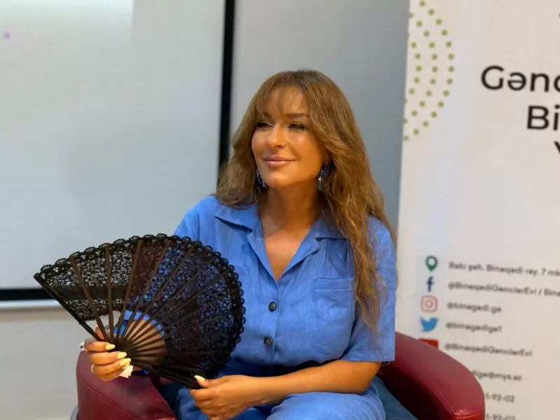 Tünzalə Ağayeva gənclərlə görüşdü