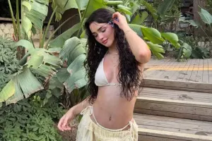 “Prens”in aktrisasından bikinidə fotolar